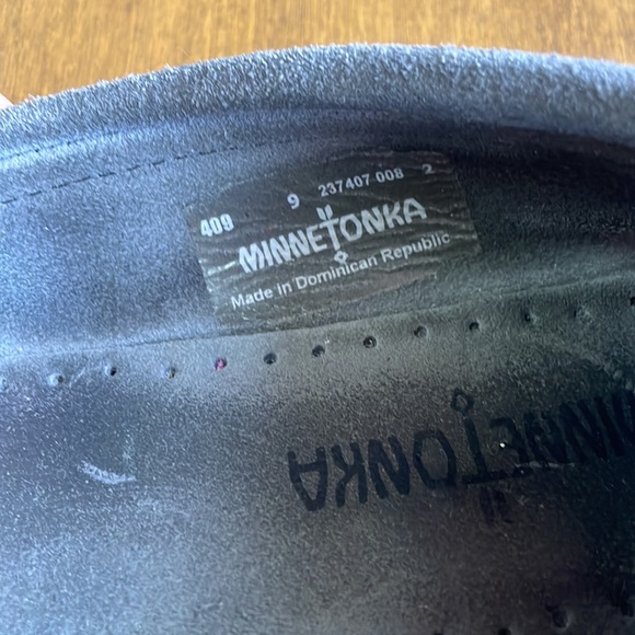 Super cute gray Minnetonka moccasins - Picture 2 of 3